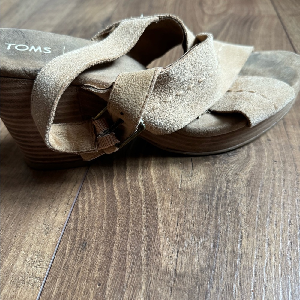 Shoes - Picture 3 of 4